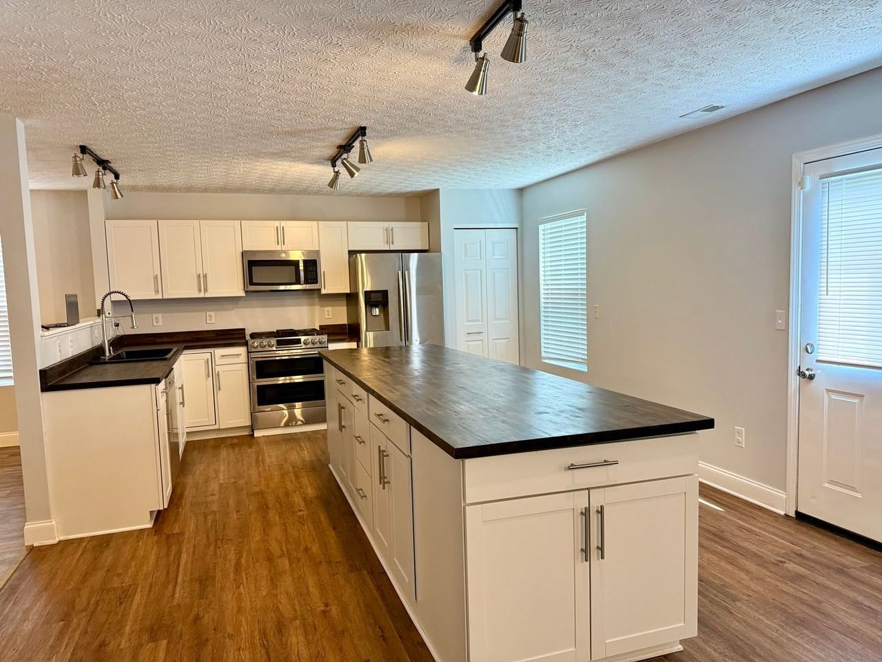 8163 Royal Elm Dr - Photo 5 of 20