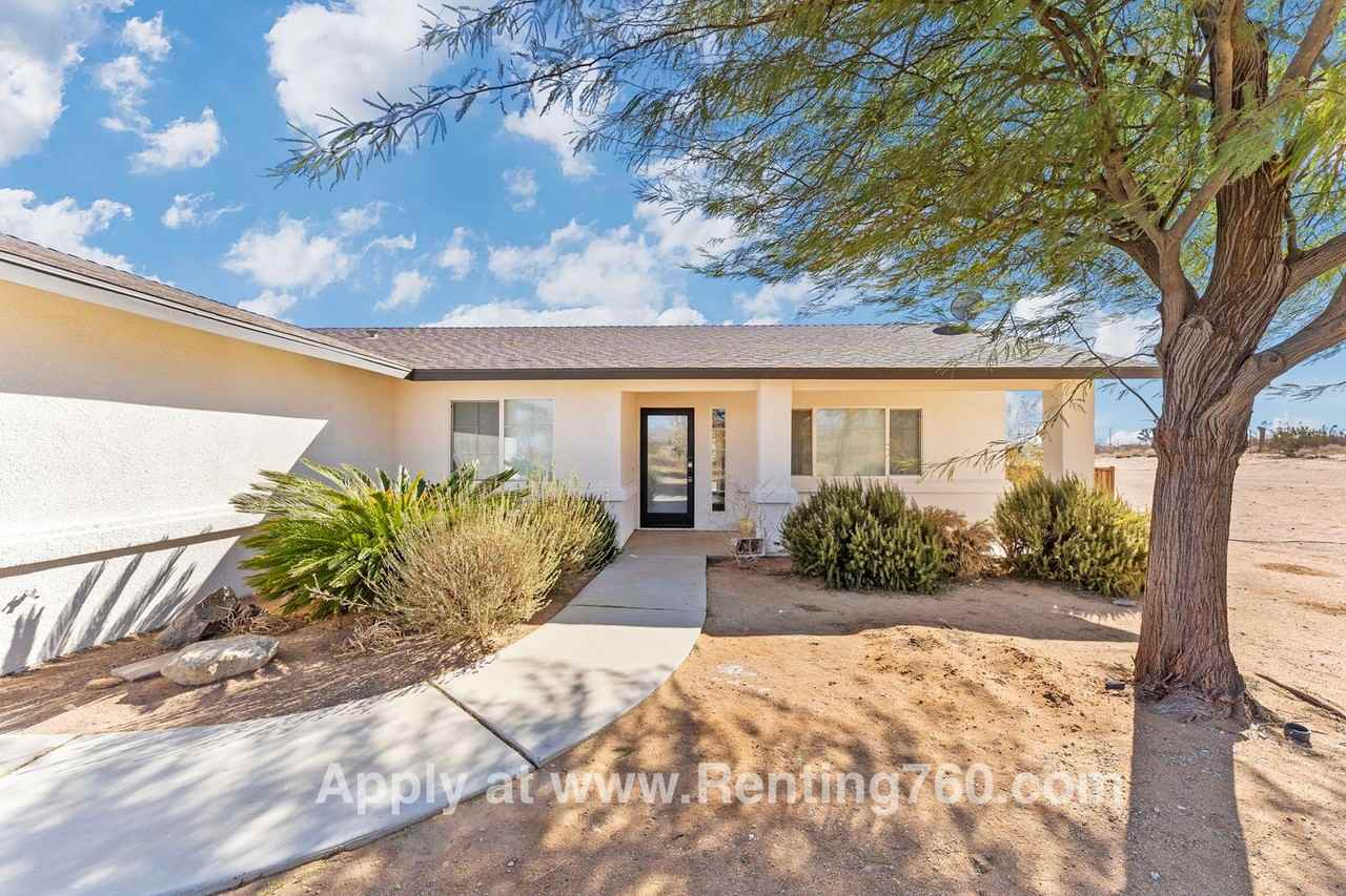 321 N Bonita Ave - Photo 3 of 47