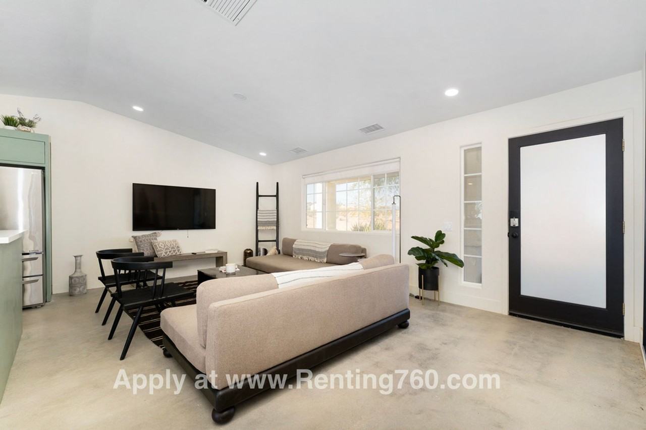 321 N Bonita Ave - Photo 4 of 47