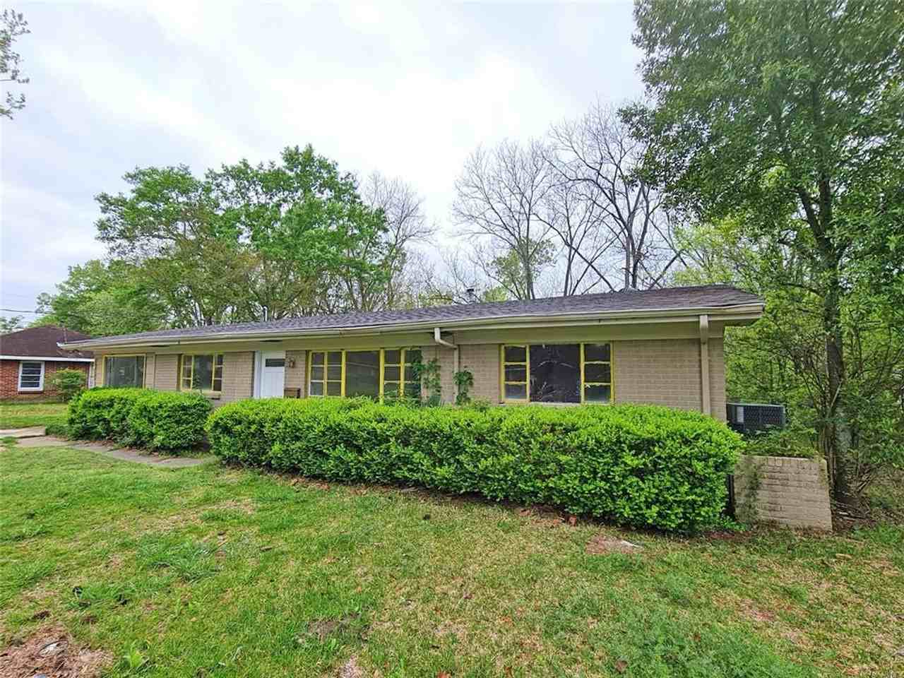 1220 Lynwood Dr - Photo 2 of 38