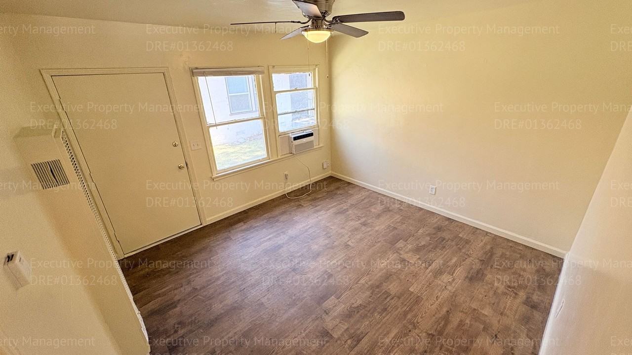 2321 N Inyo St - Photo 5 of 22