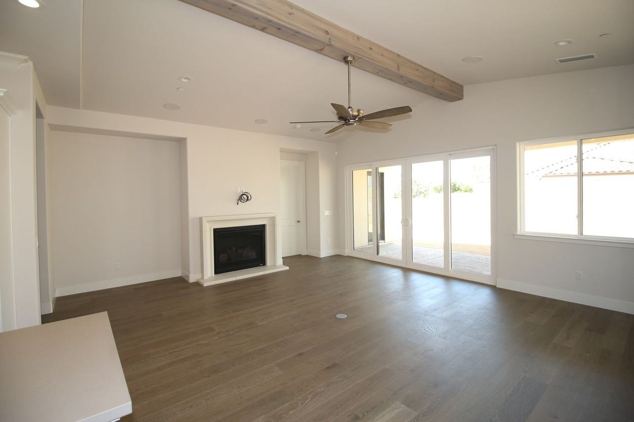 2104 E Las Palmas Dr - Photo 3 of 28