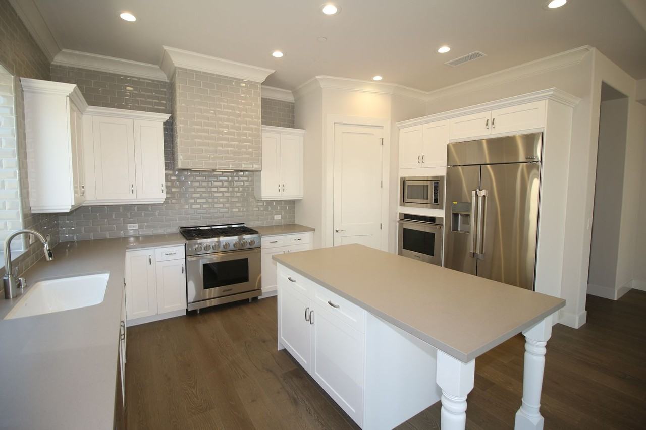 2104 E Las Palmas Dr - Photo 4 of 28