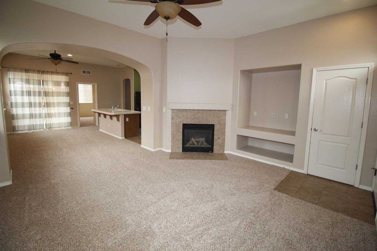 4044 W Peach Tree Ln - Photo 3 of 19