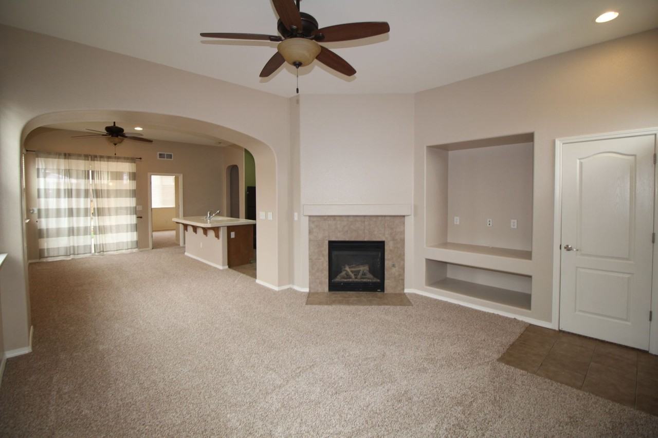 4044 W Peach Tree Ln - Photo 4 of 19