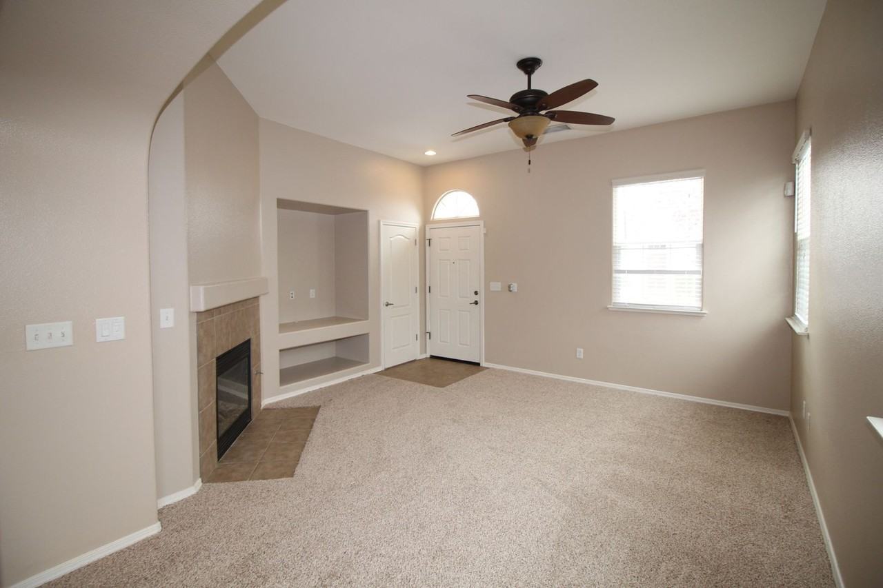 4044 W Peach Tree Ln - Photo 5 of 19