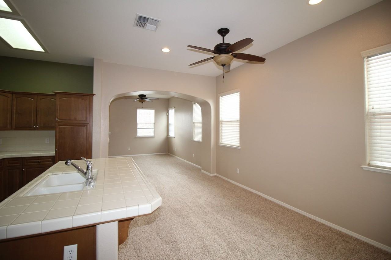 4044 W Peach Tree Ln - Photo 7 of 19
