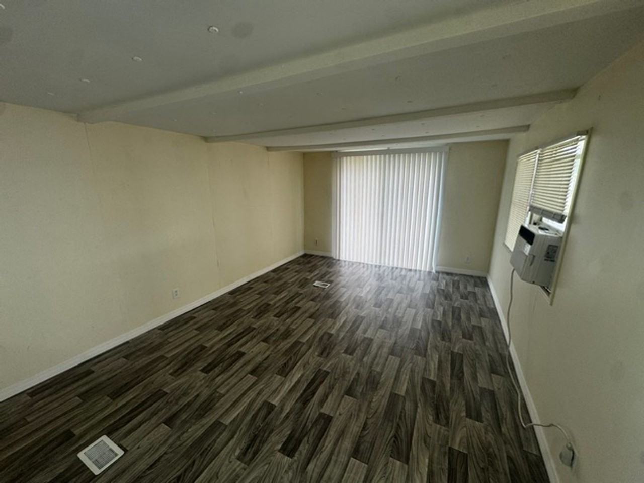 7130 Commons Blvd - Photo 4 of 8