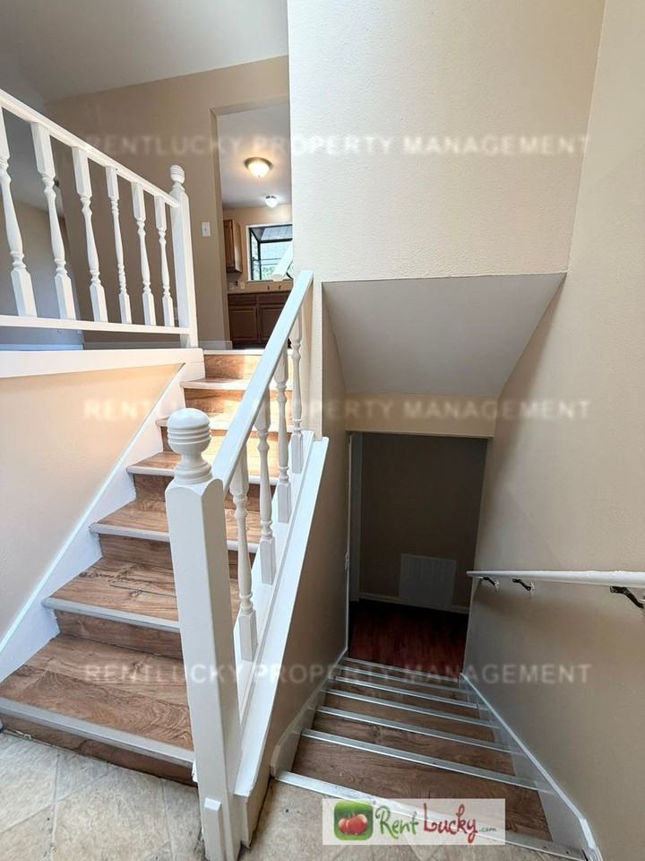 2516 S 284th St - Photo 3 of 34