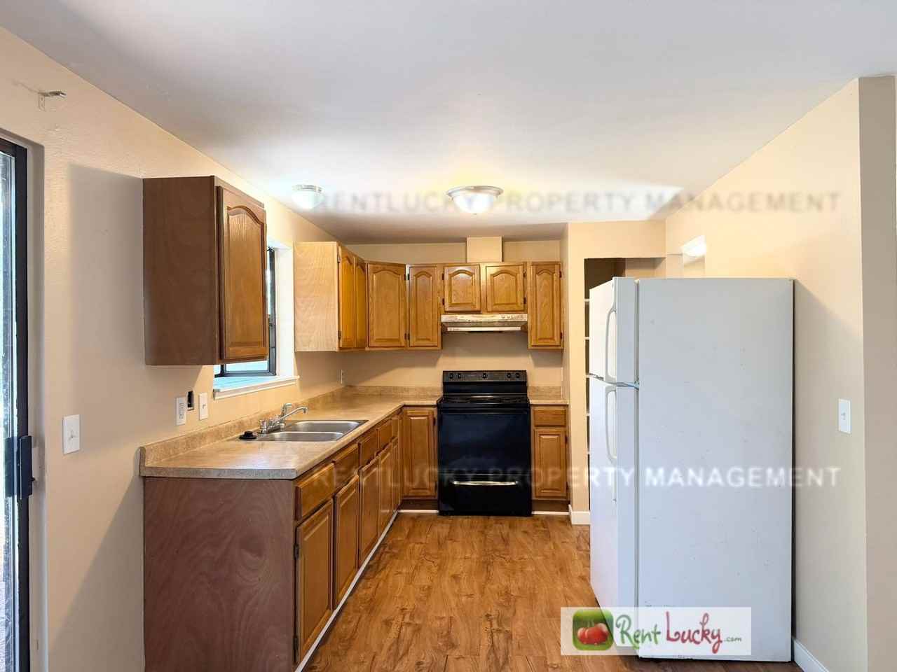2516 S 284th St - Photo 7 of 34