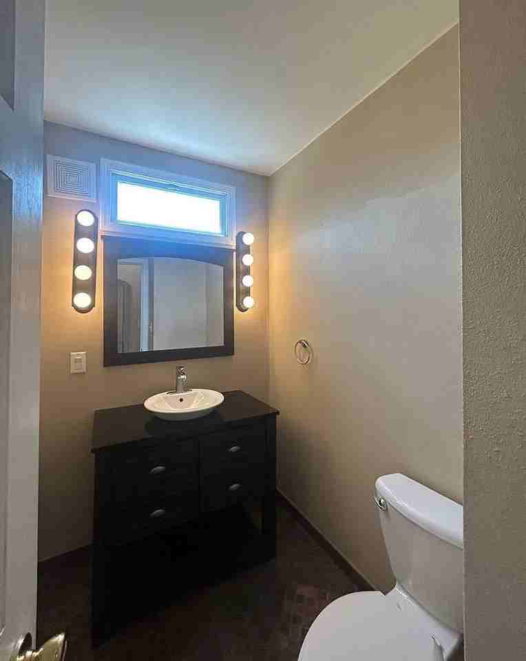 2324 Northwestern Ave - Photo 3 of 27