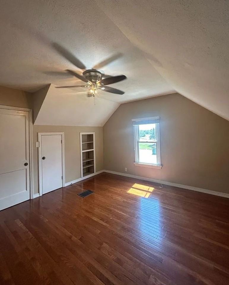 2324 Northwestern Ave - Photo 5 of 27