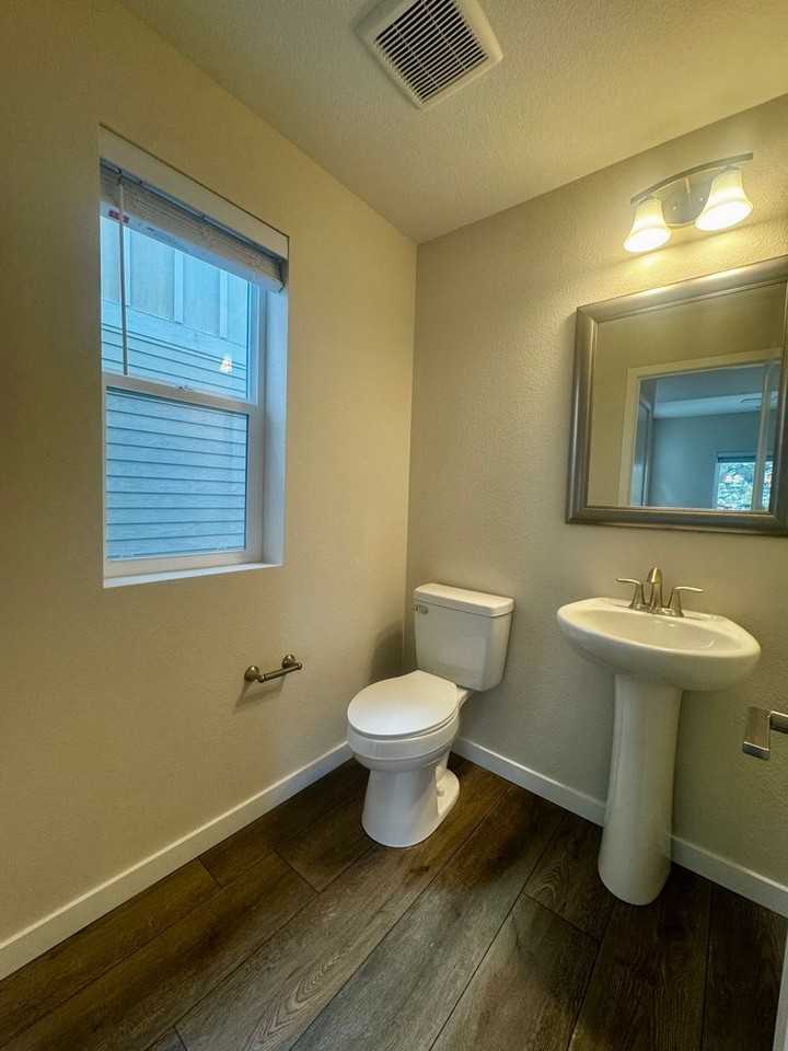 1914 1914 Erin Loop Dr - Photo 5 of 32