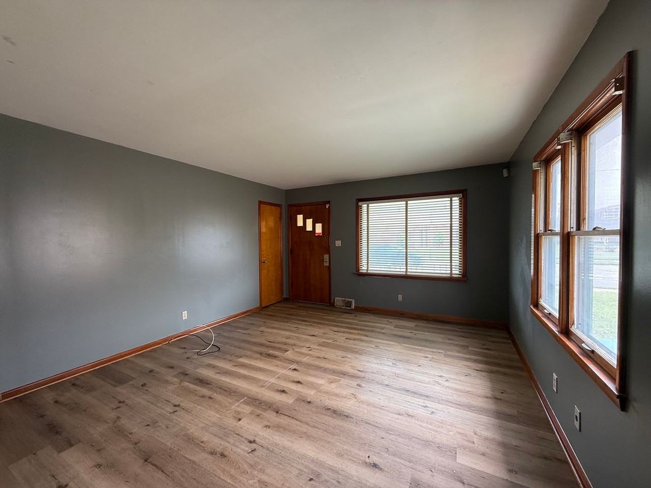 2051 N Main St - Photo 2 of 14