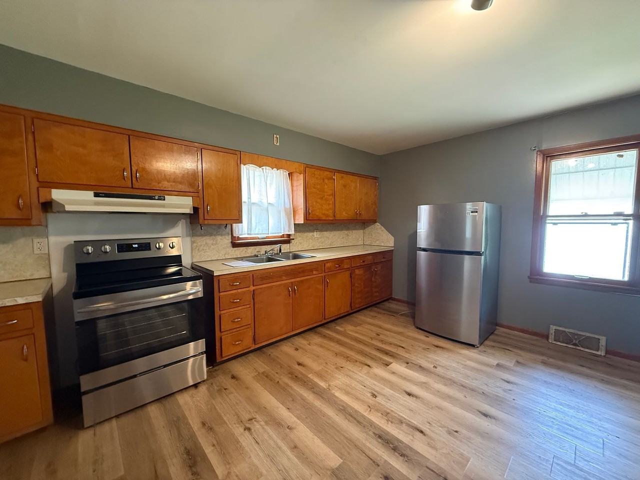 2051 N Main St - Photo 5 of 14