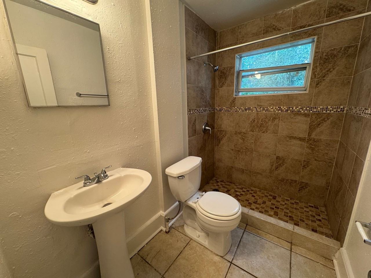 434 E Tillman Ave #7 - Photo 7 of 9