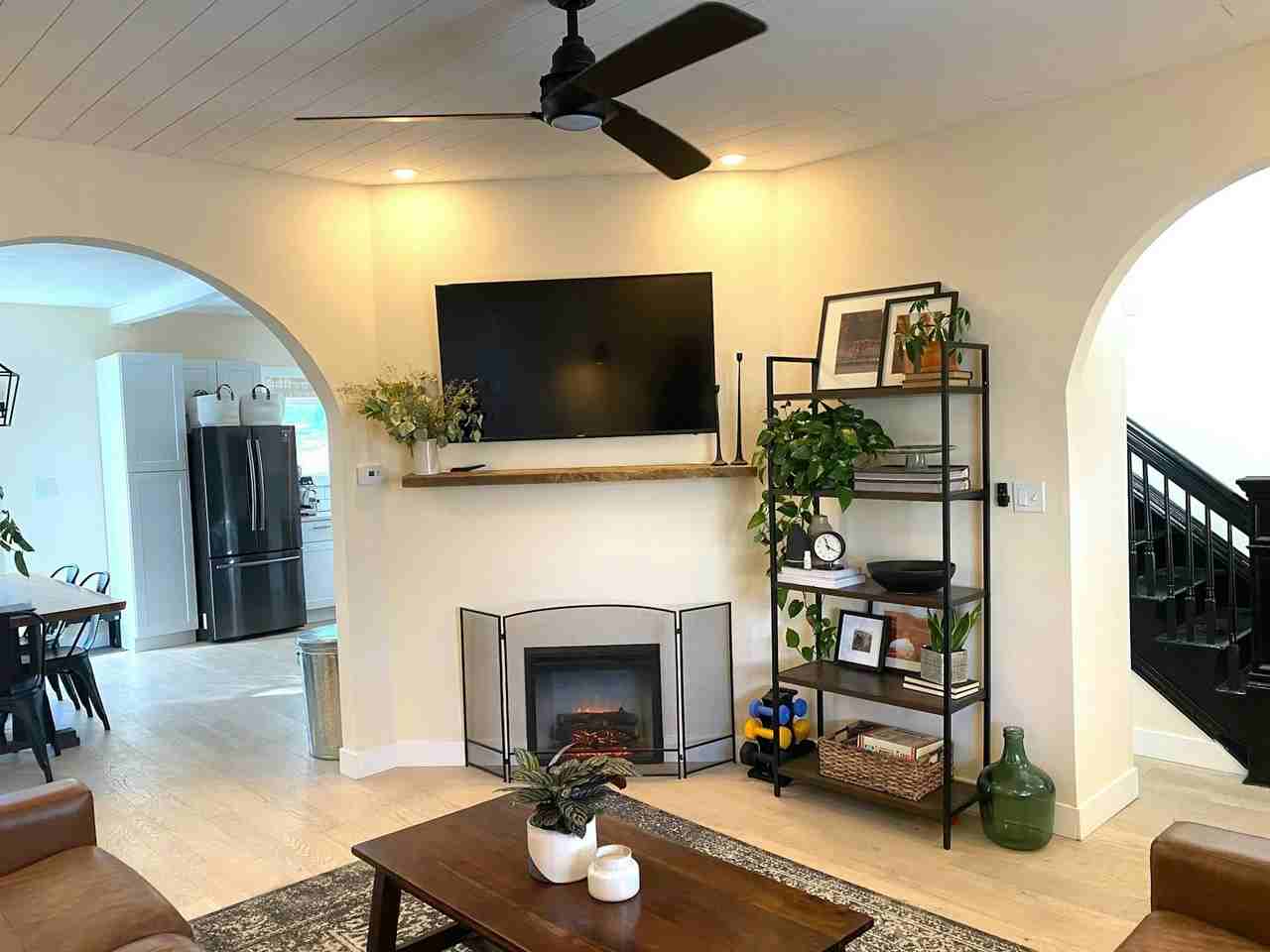 833 East Kiowa Street, Unit A - Photo 3 of 11