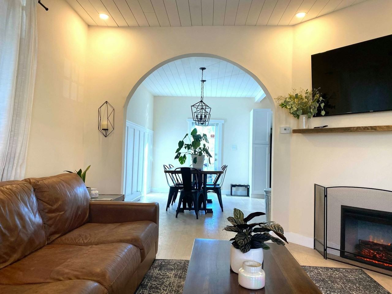 833 East Kiowa Street, Unit A - Photo 4 of 11