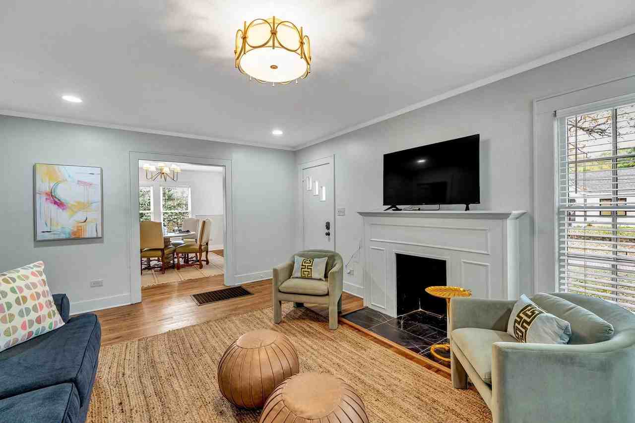 606 W Dobbs St - Photo 4 of 11