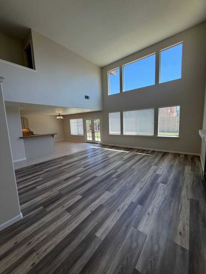 1810 Baylor Ln - Photo 2 of 30