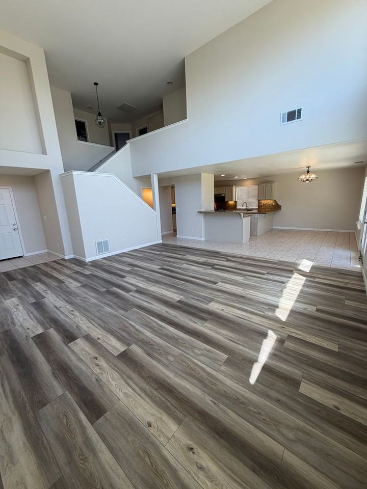 1810 Baylor Ln - Photo 4 of 30