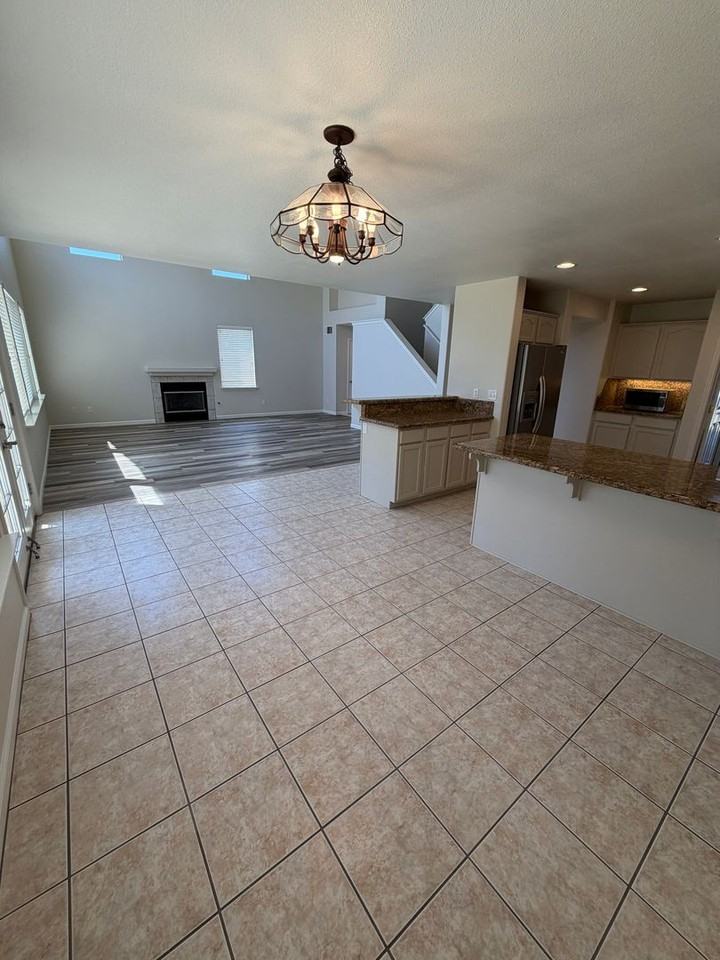 1810 Baylor Ln - Photo 6 of 30