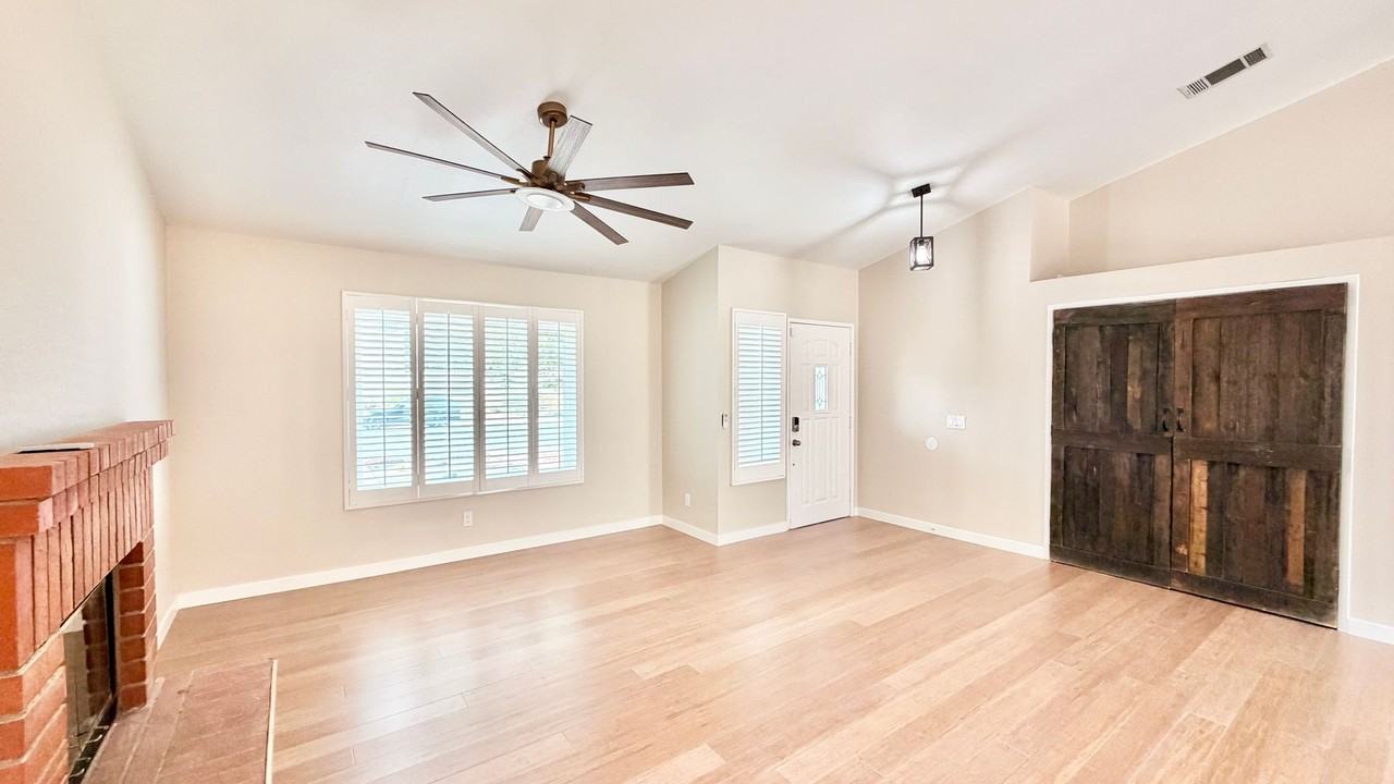 22678 Cervera Rd - Photo 4 of 41