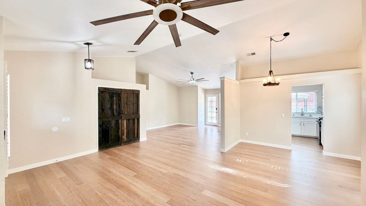 22678 Cervera Rd - Photo 5 of 41