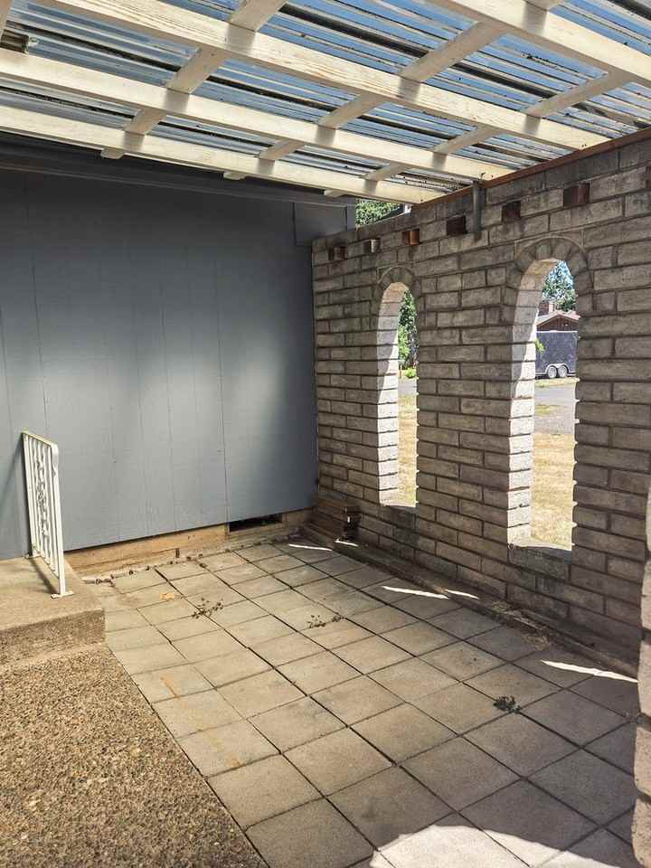 11613 Pacific Ct Ne - Photo 2 of 21