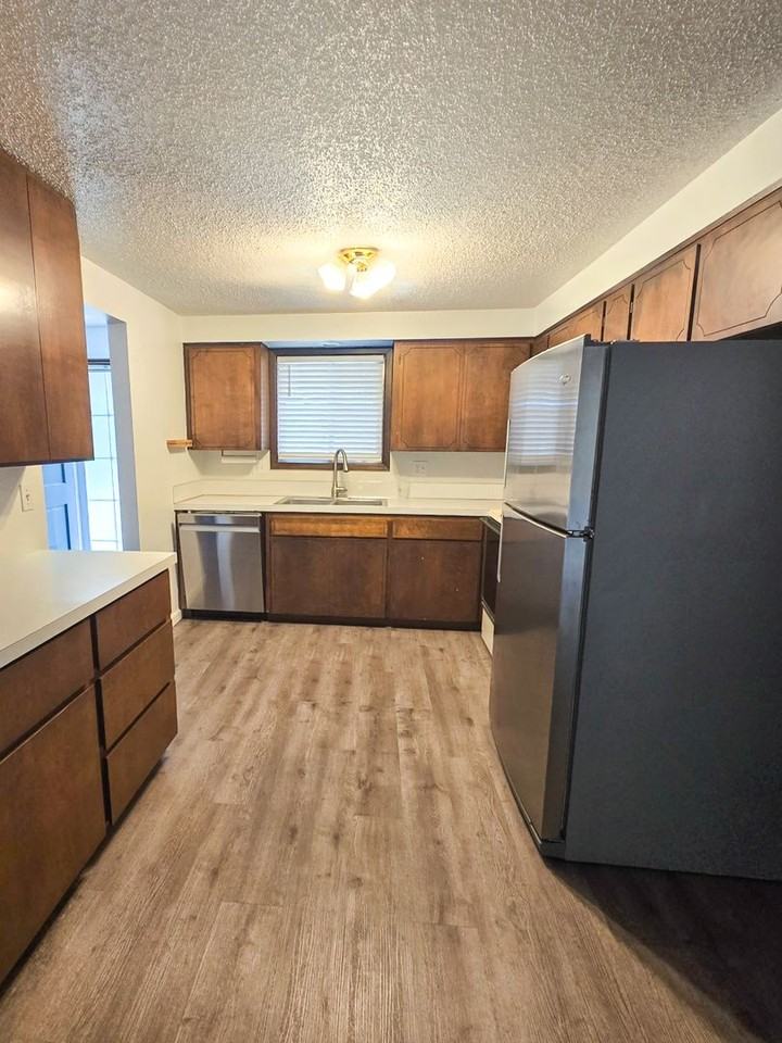 11613 Pacific Ct Ne - Photo 6 of 21