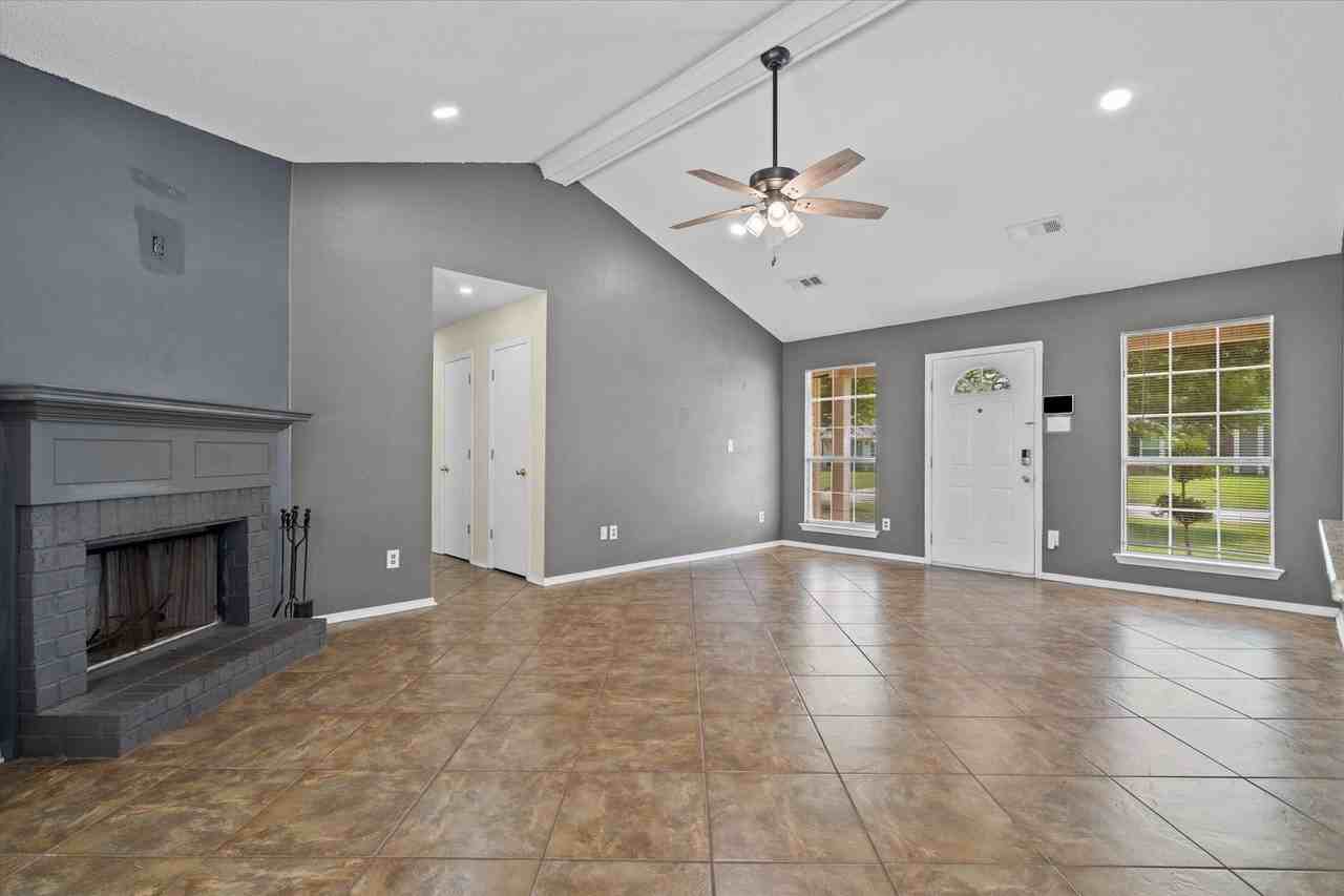 1469 Homestead Dr - Photo 4 of 20