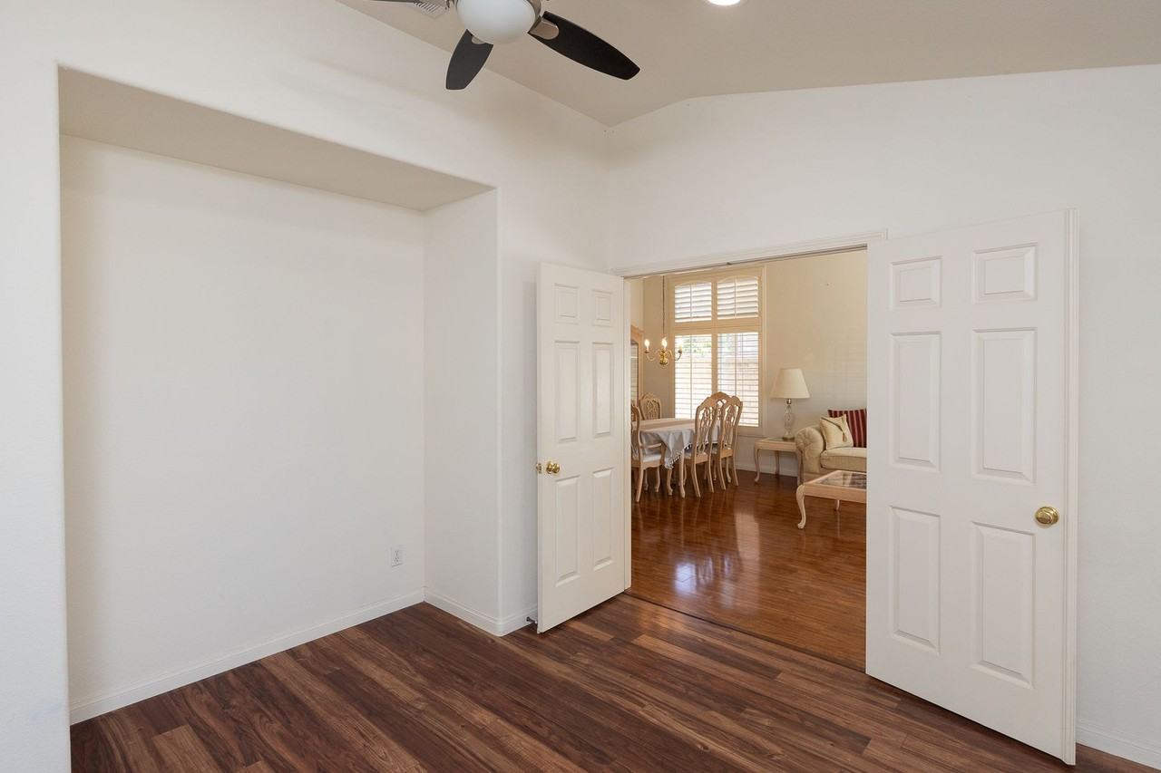 652 Teresa St - Photo 3 of 28
