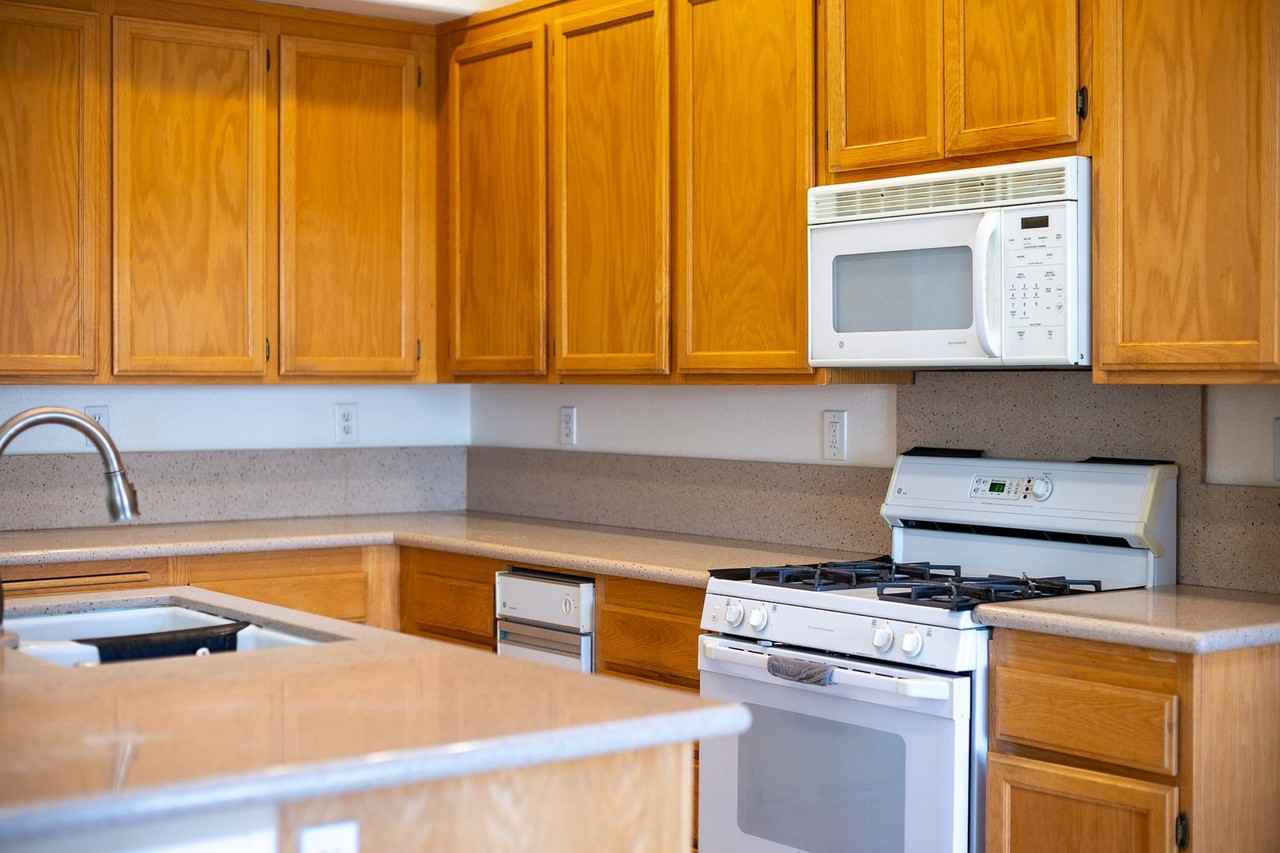 652 Teresa St - Photo 5 of 28