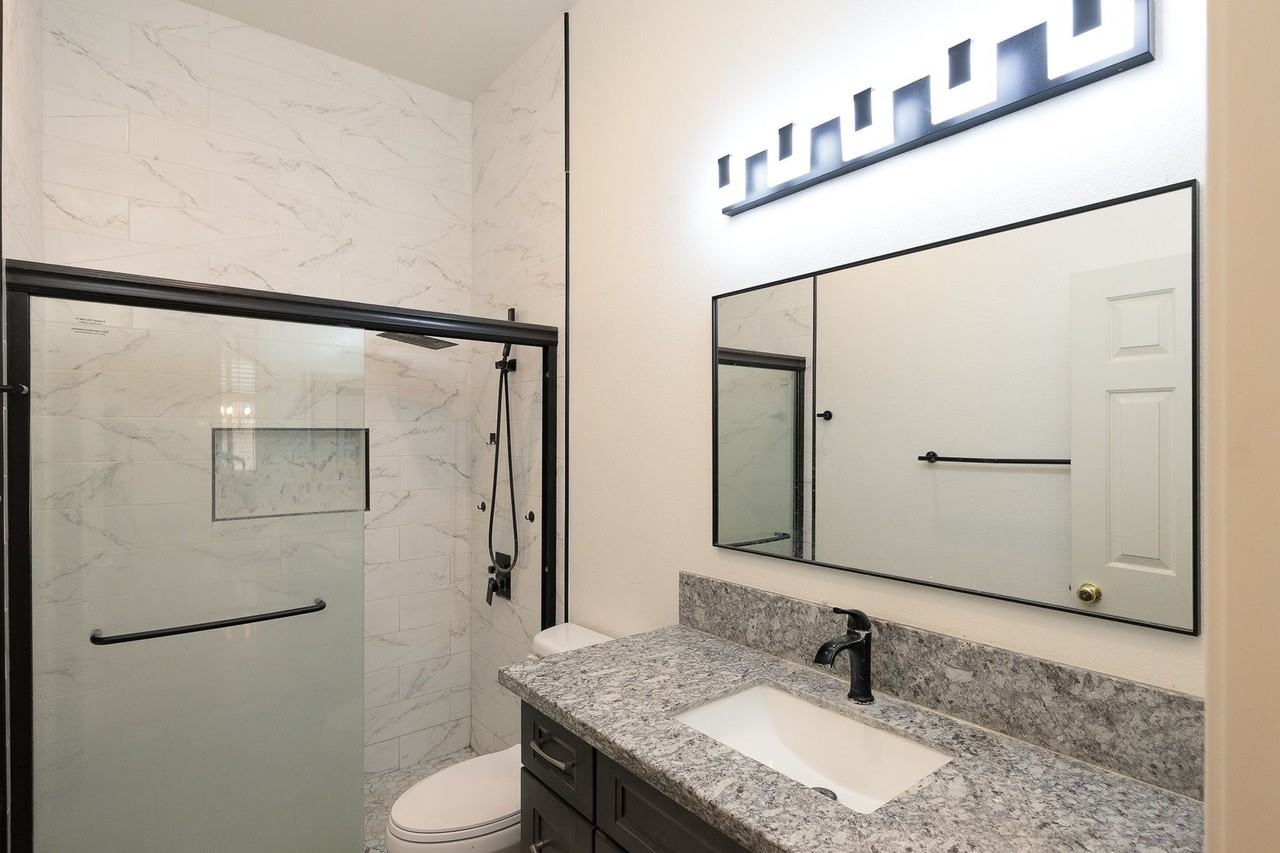 652 Teresa St - Photo 6 of 28