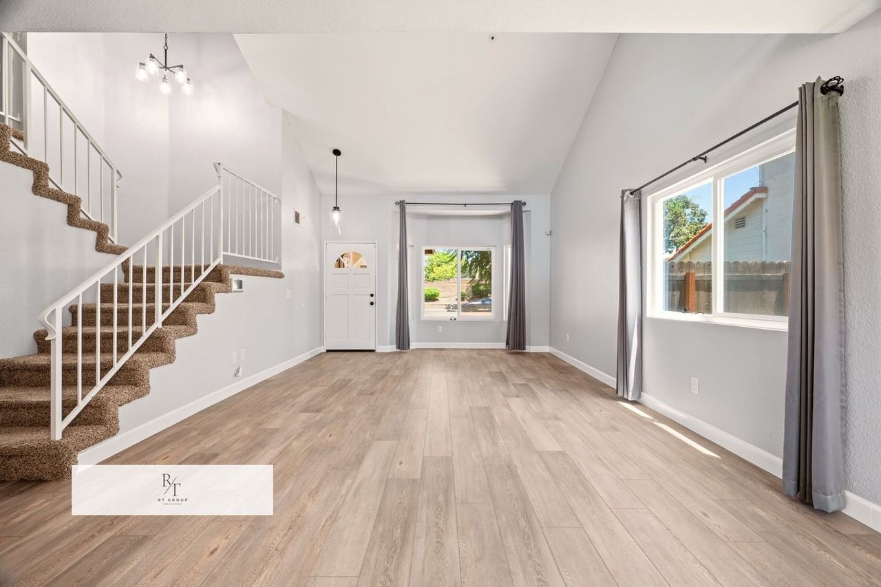 16933 Farwell St - Photo 3 of 30