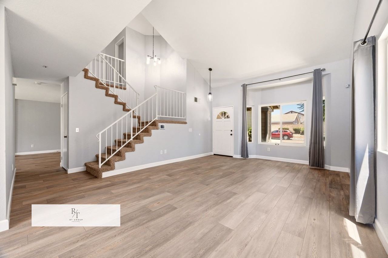 16933 Farwell St - Photo 4 of 30