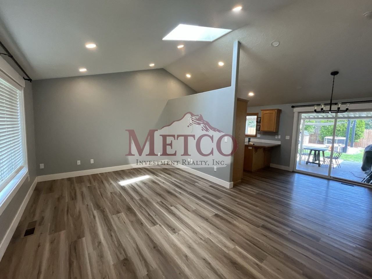 536 Creswood Dr - Photo 2 of 11