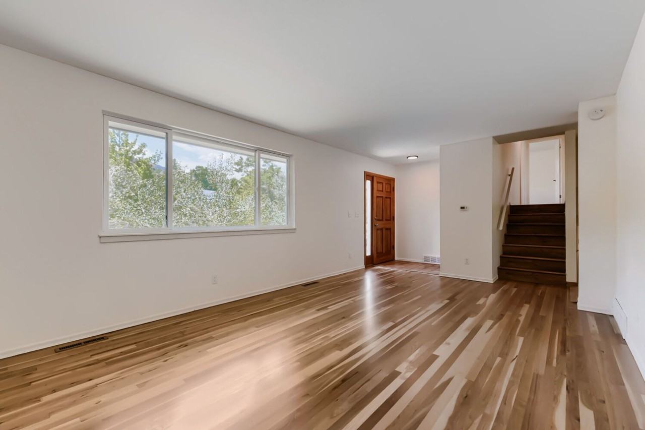 1290 Judson Dr - Photo 3 of 33