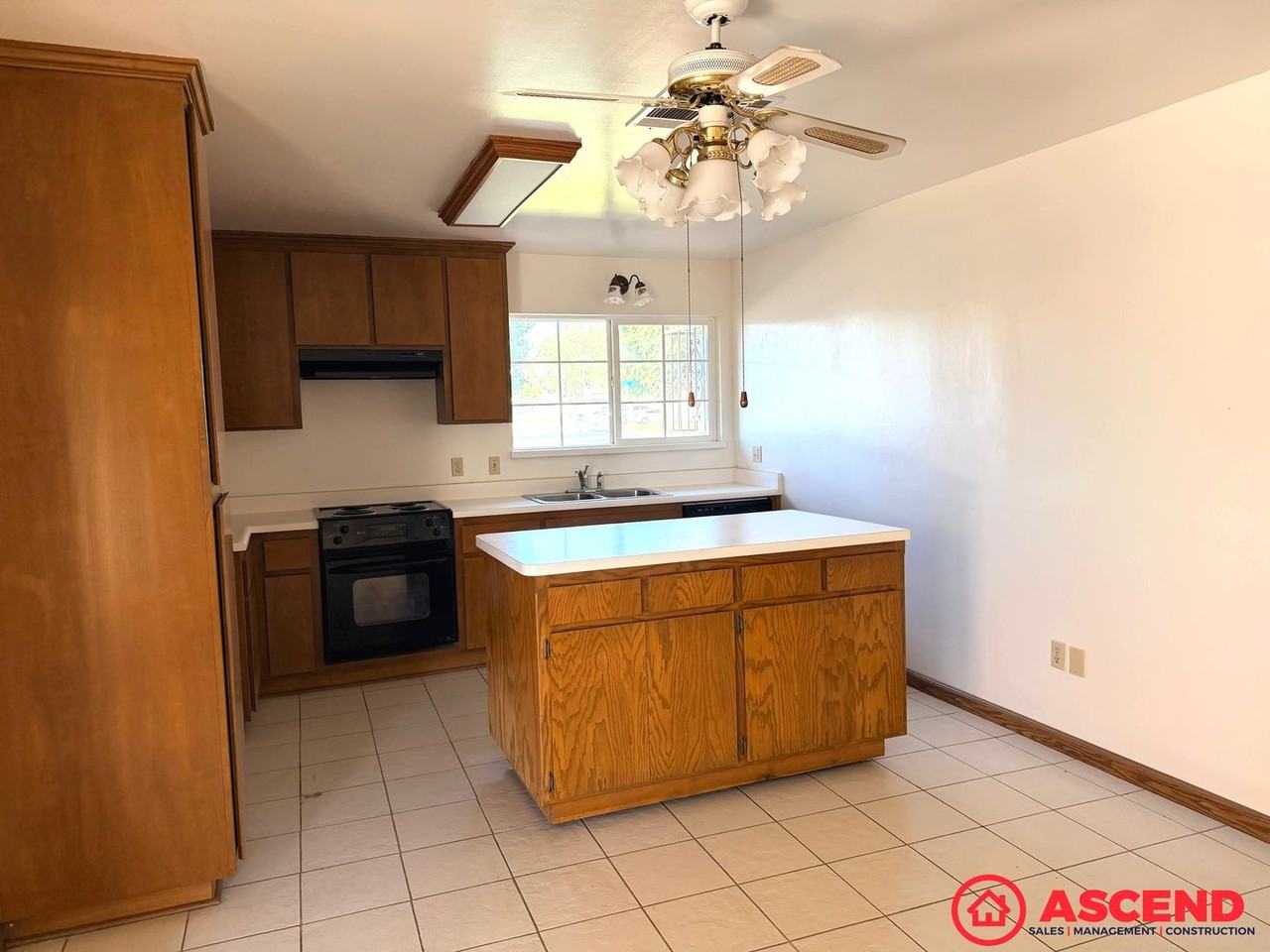 5213 Lowen Ave - Photo 3 of 11