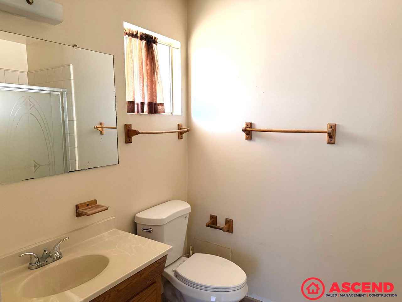 5213 Lowen Ave - Photo 5 of 11