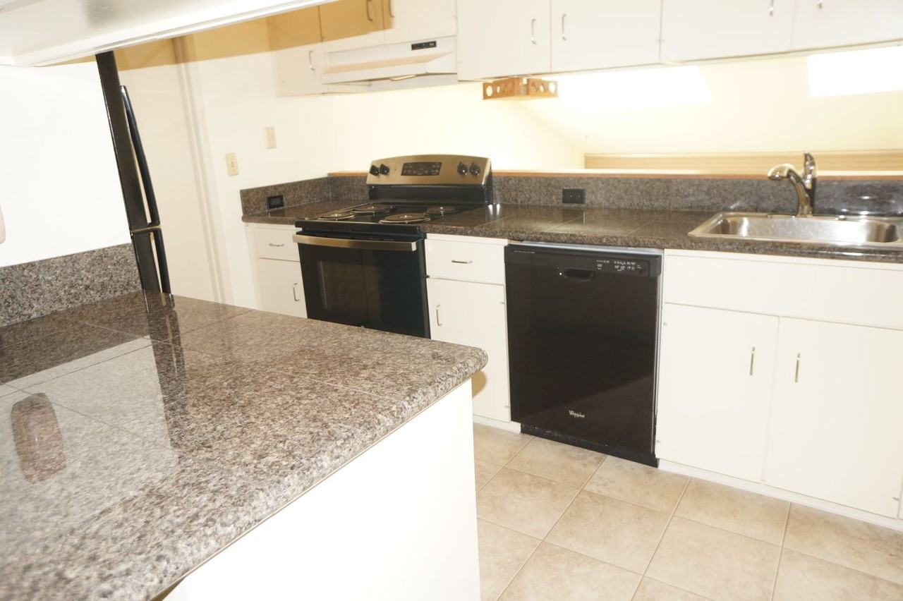1440 Sw Upland Dr - Photo 6 of 25