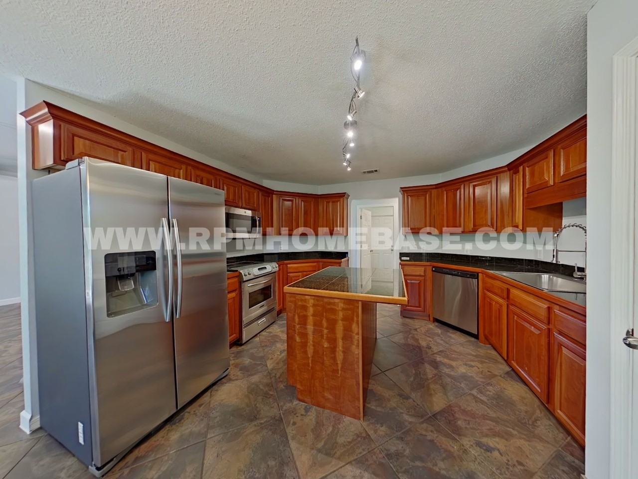 7933 Skyview Blvd - Photo 6 of 21