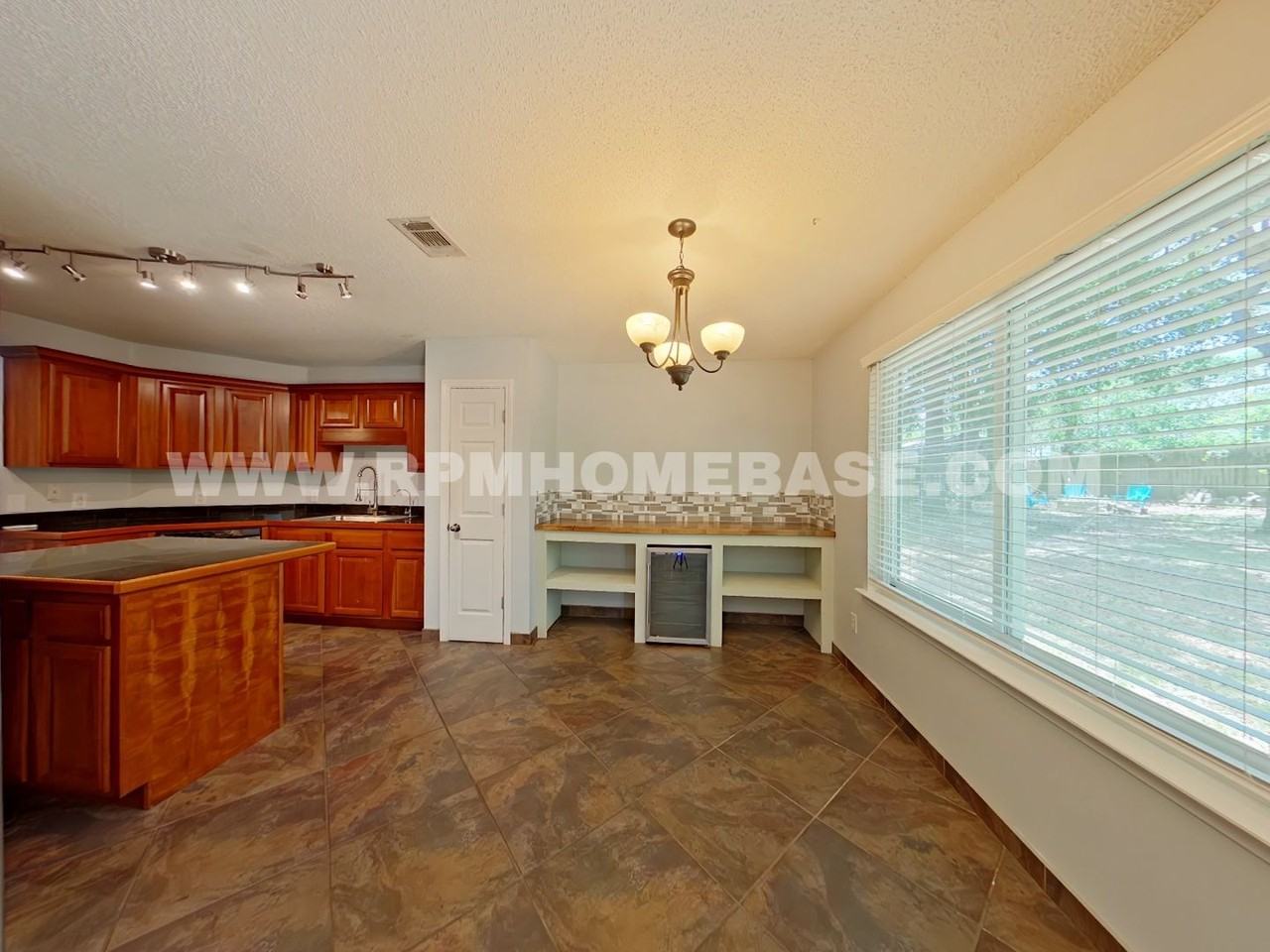 7933 Skyview Blvd - Photo 7 of 21