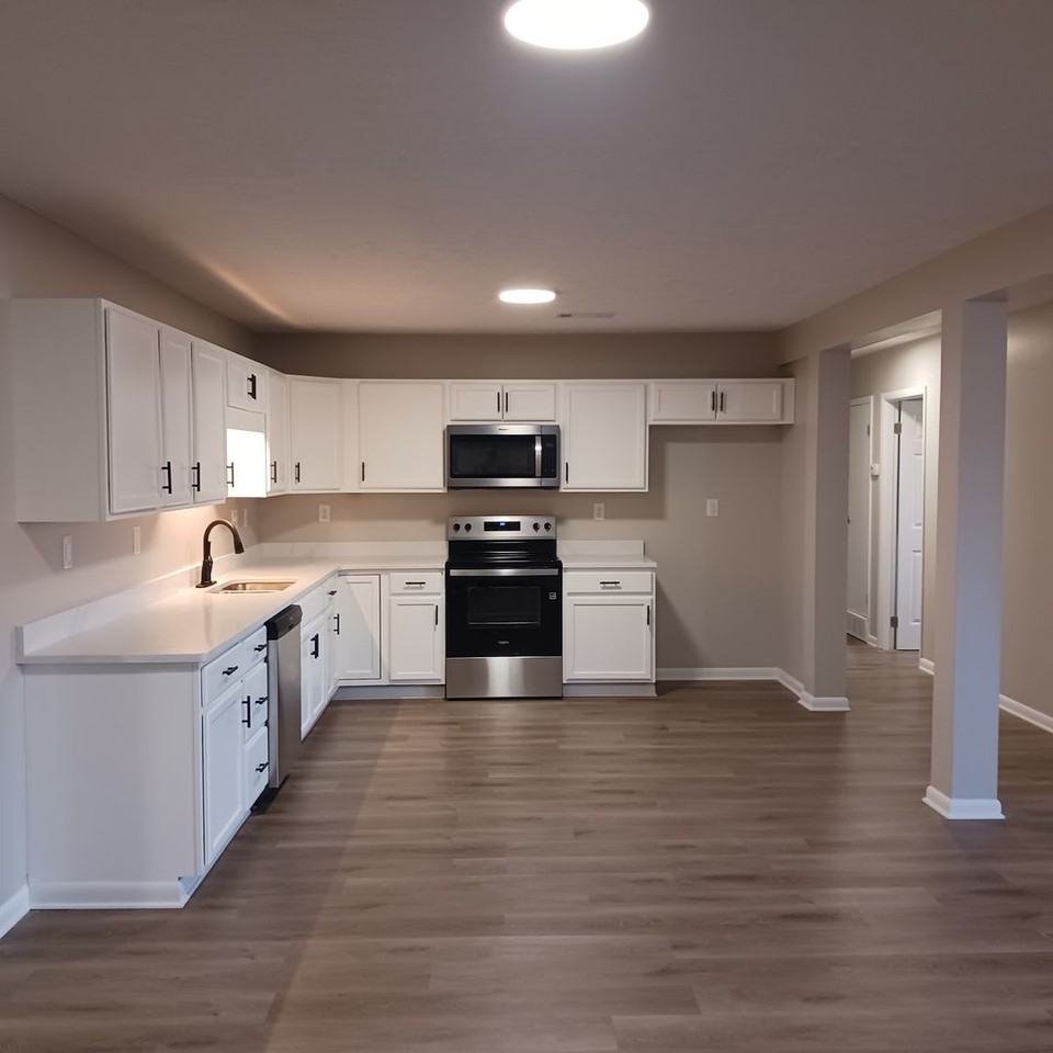 1933 S Eason Blvd - Photo 4 of 28