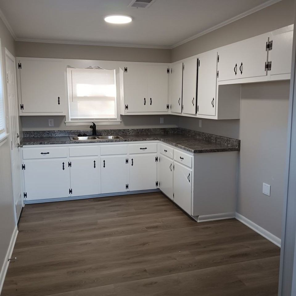 1933 S Eason Blvd - Photo 7 of 28