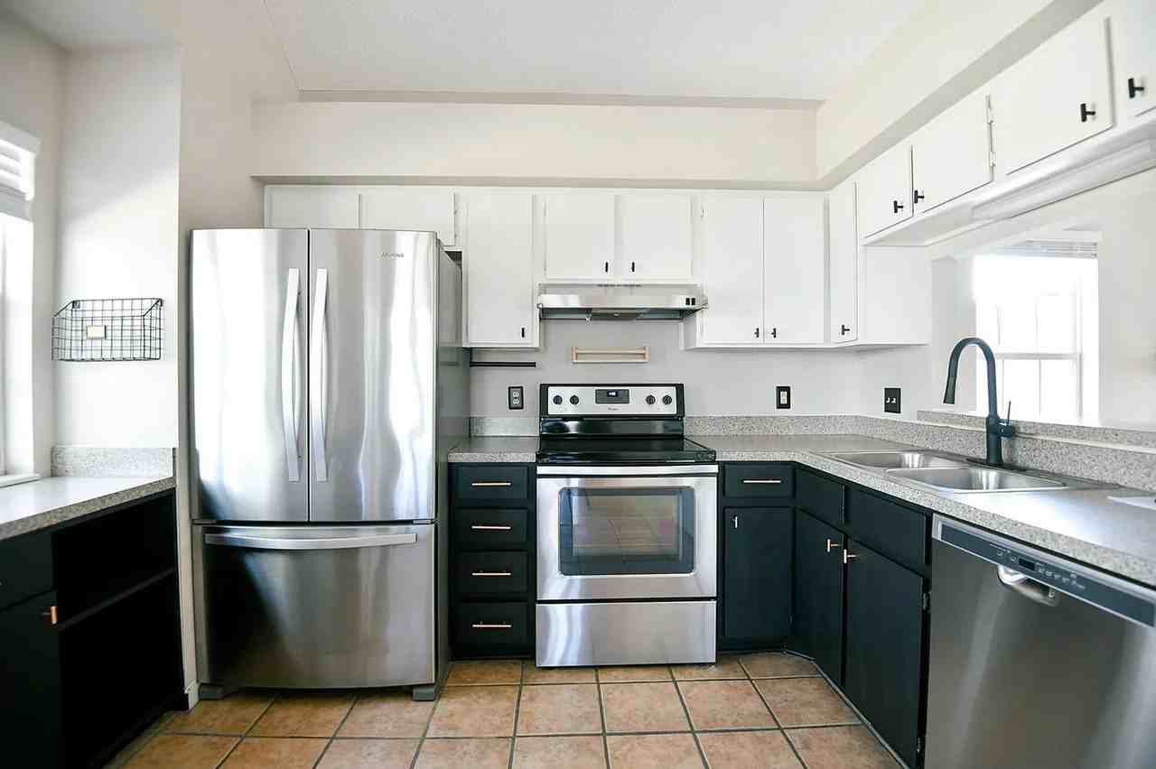 5918 Colchester Dr - Photo 3 of 17