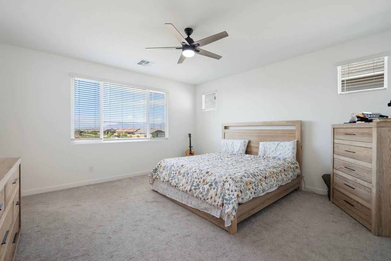 3110 E Hayfield Way - Photo 5 of 21
