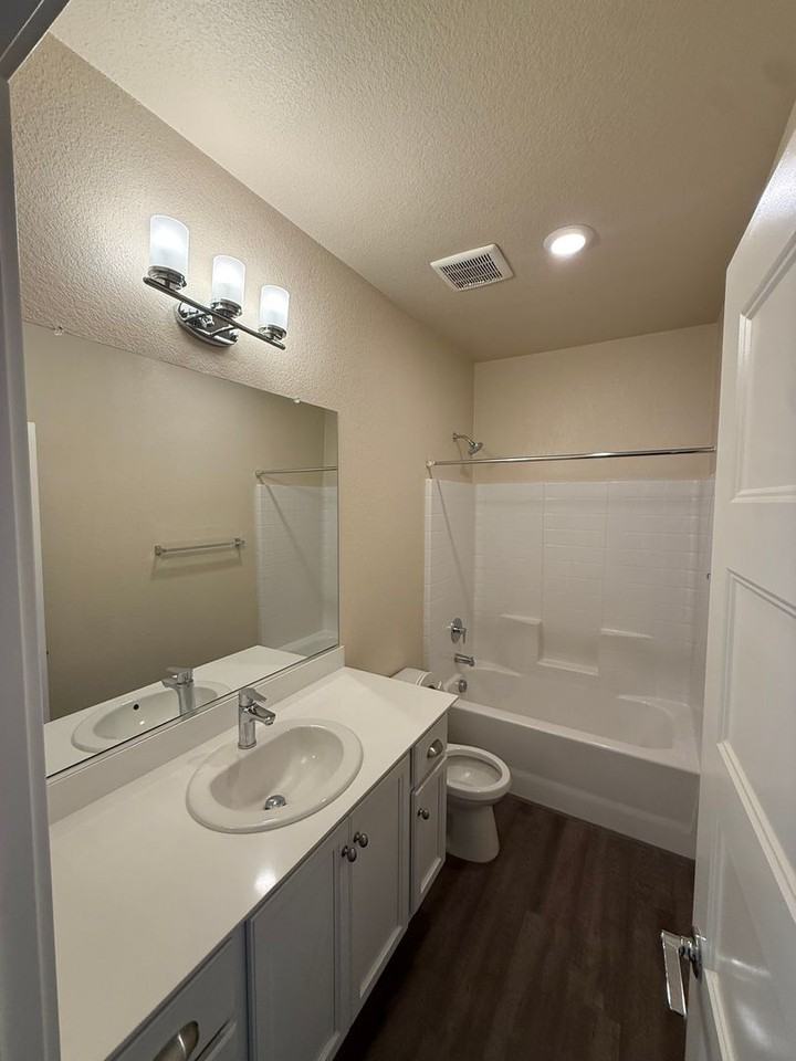 4310 Ocean Ln - Photo 5 of 13