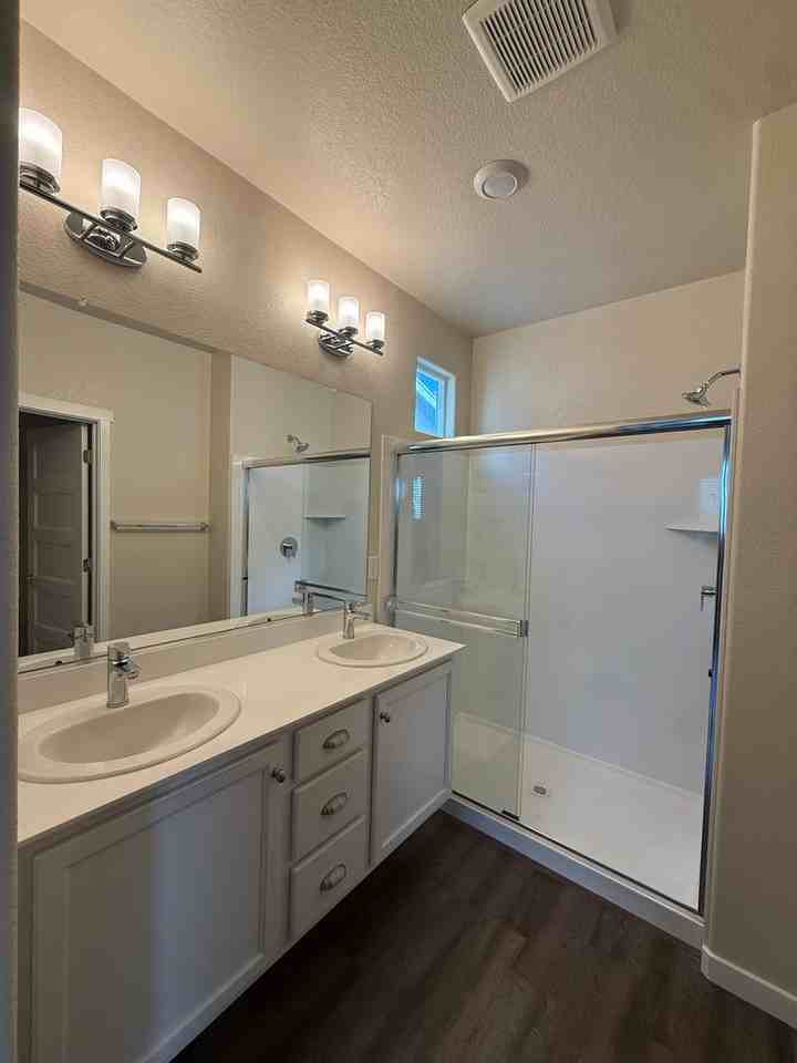 4310 Ocean Ln - Photo 7 of 13