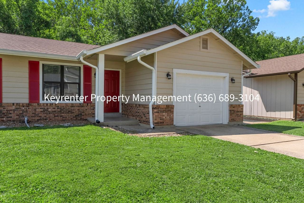 421 Omar Ct - Photo 3 of 37